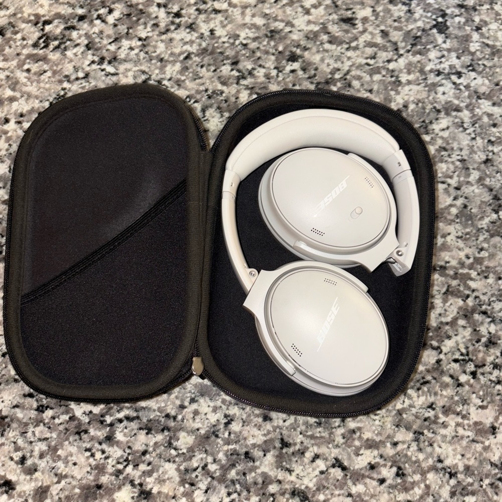 Bose Quiet Comfort Wireless Headphones with Case